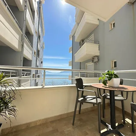 Trea - On Private With Sunbed & Umbrella Apartment