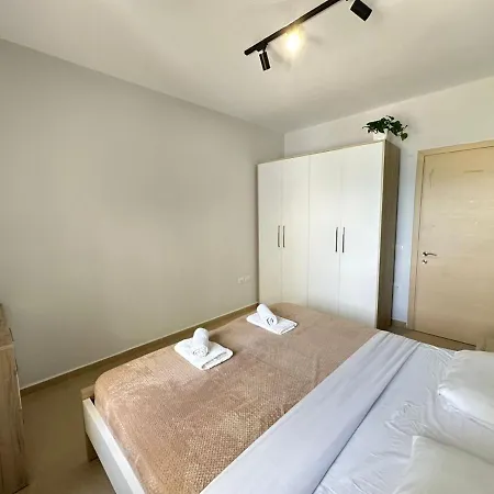 Trea - On Private With Sunbed & Umbrella Apartment *