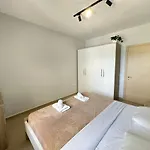 Trea - On Private With Sunbed & Umbrella Διαμέρισμα *