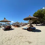 Trea - On Private With Sunbed & Umbrella