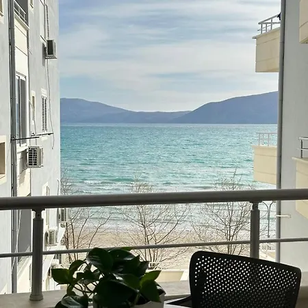 Trea - On Private With Sunbed & Umbrella *