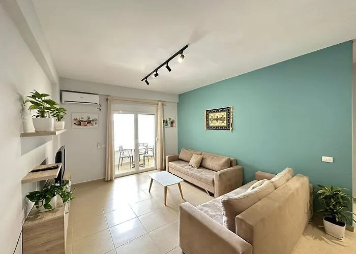 Trea - On Private With Sunbed & Umbrella Appartamento Vlorë